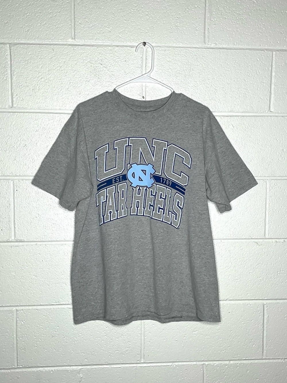 < University of North Carolina Tar Heels Vintage-Style Short Sleeve Tee >